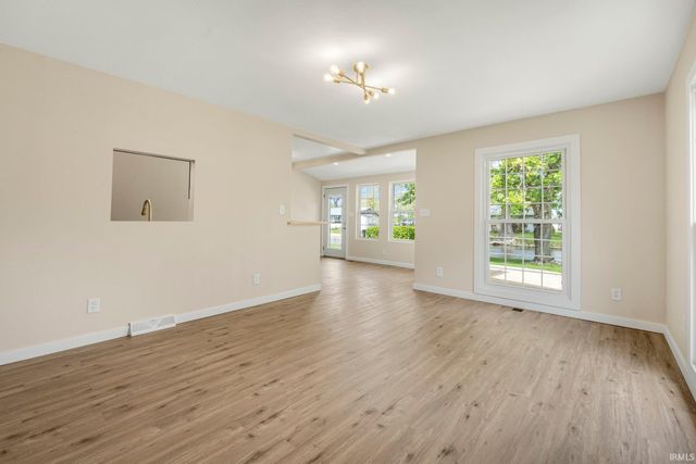 2145 E 770 S, Wolcottville, IN 46795