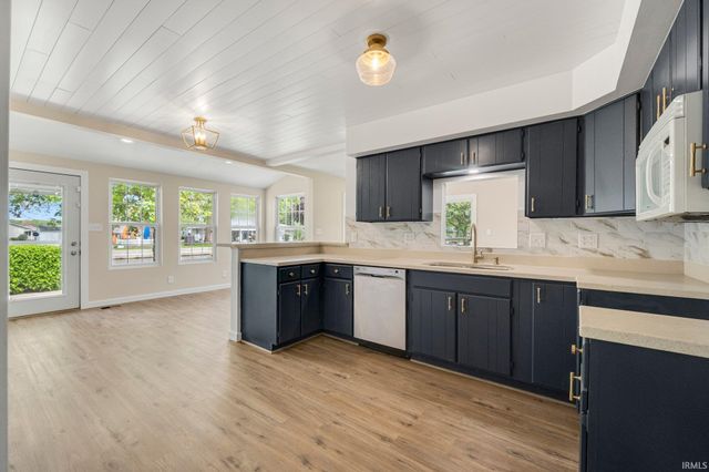 2145 E 770 S, Wolcottville, IN 46795