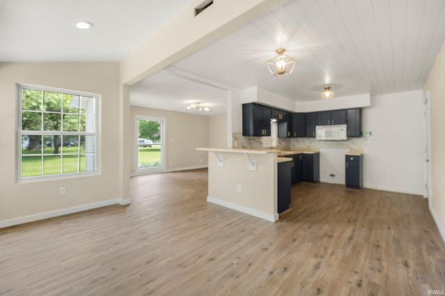 2145 E 770 S, Wolcottville, IN 46795