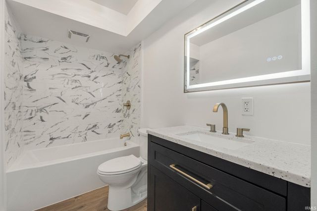 2145 E 770 S, Wolcottville, IN 46795