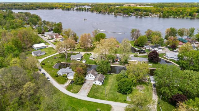 2145 E 770 S, Wolcottville, IN 46795