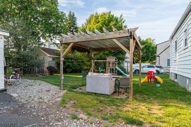 339 N 8Th Ave, Manville Boro, NJ 08835