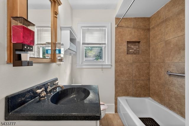 339 N 8Th Ave, Manville Boro, NJ 08835