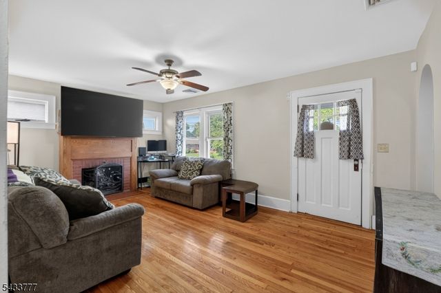 339 N 8Th Ave, Manville Boro, NJ 08835