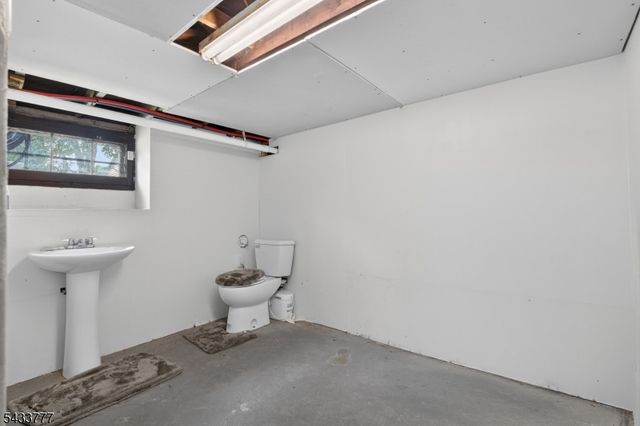 339 N 8Th Ave, Manville Boro, NJ 08835