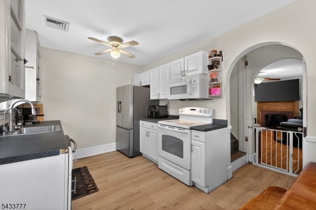 339 N 8Th Ave, Manville Boro, NJ 08835