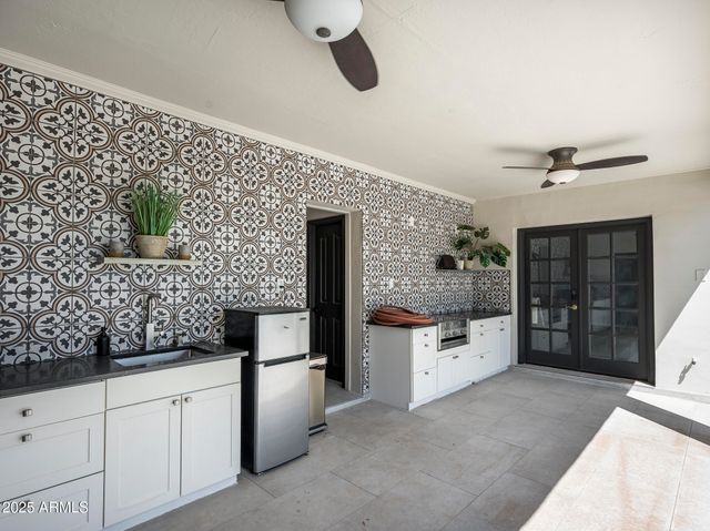 3977 E Paradise View Drive, Paradise Valley, AZ 85253