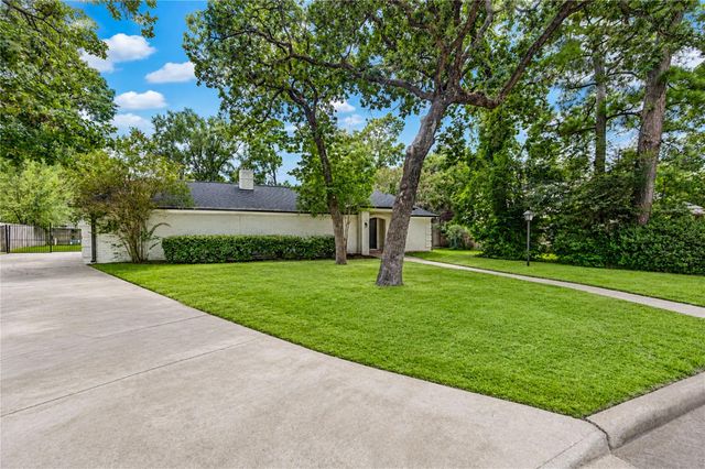 8107 Durklyn Lane, Houston, TX 77070