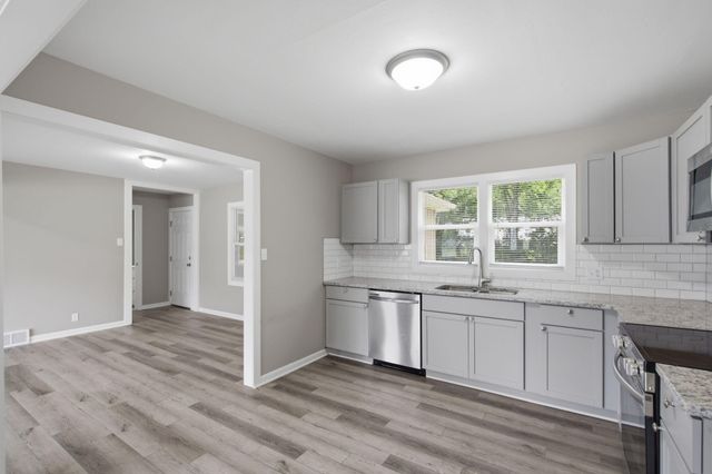 1259 E Berkeley Street, Springfield, MO 65804