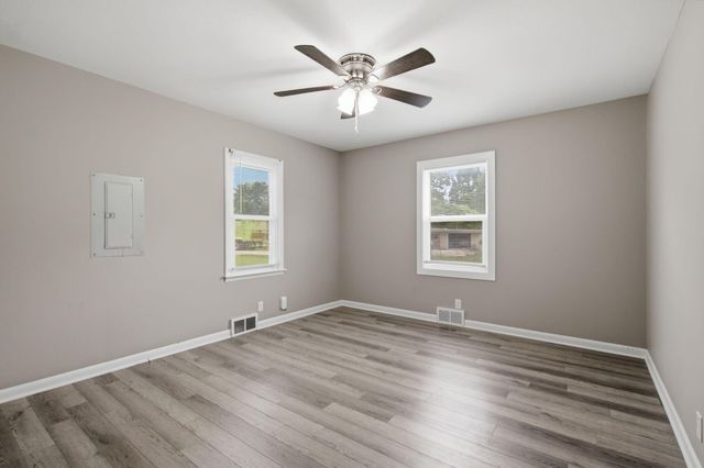 1259 E Berkeley Street, Springfield, MO 65804