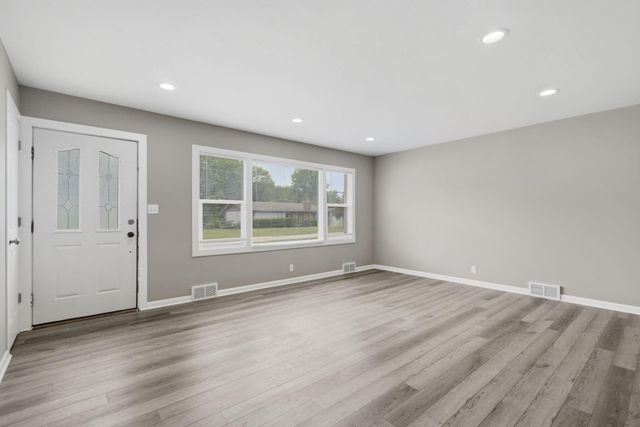 1259 E Berkeley Street, Springfield, MO 65804