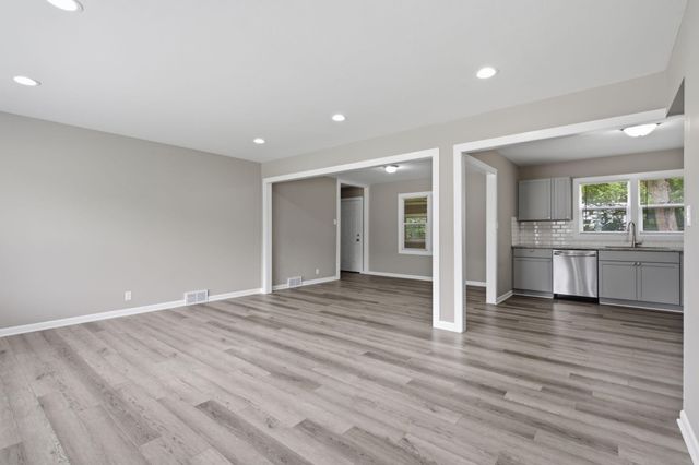 1259 E Berkeley Street, Springfield, MO 65804