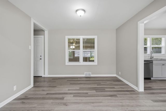 1259 E Berkeley Street, Springfield, MO 65804
