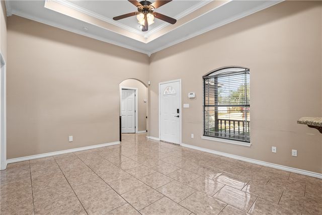 219 E Warren Ave, Kingsville, TX 78363