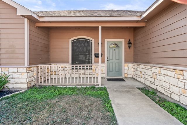 219 E Warren Ave, Kingsville, TX 78363