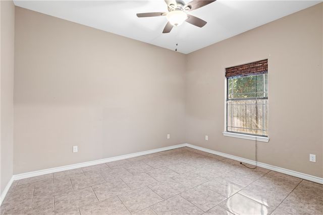 219 E Warren Ave, Kingsville, TX 78363