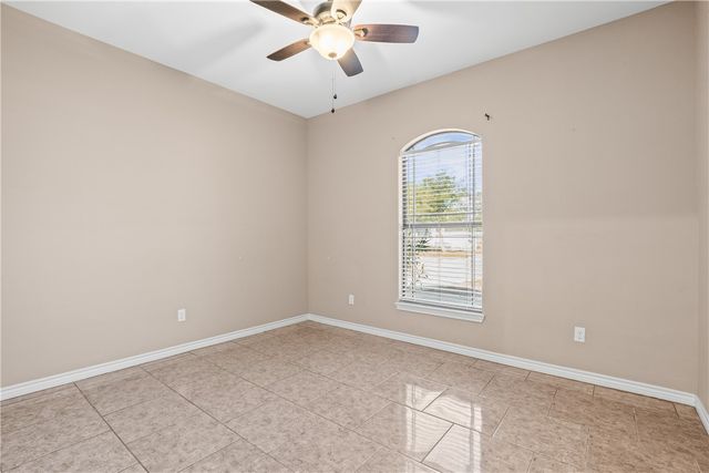 219 E Warren Ave, Kingsville, TX 78363