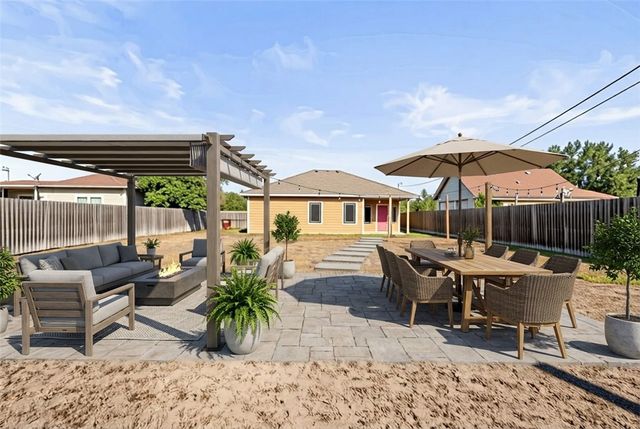 219 E Warren Ave, Kingsville, TX 78363