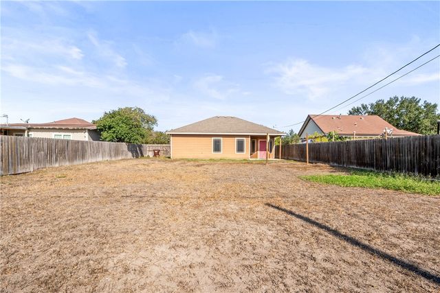 219 E Warren Ave, Kingsville, TX 78363