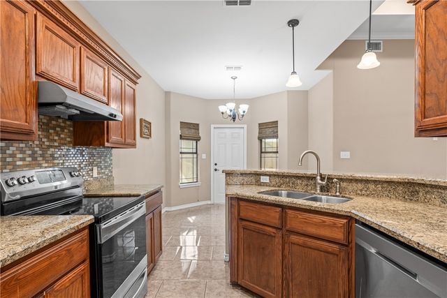 219 E Warren Ave, Kingsville, TX 78363