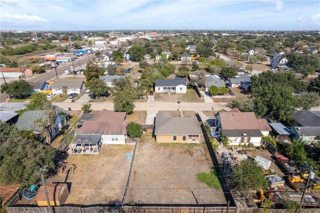 219 E Warren Ave, Kingsville, TX 78363