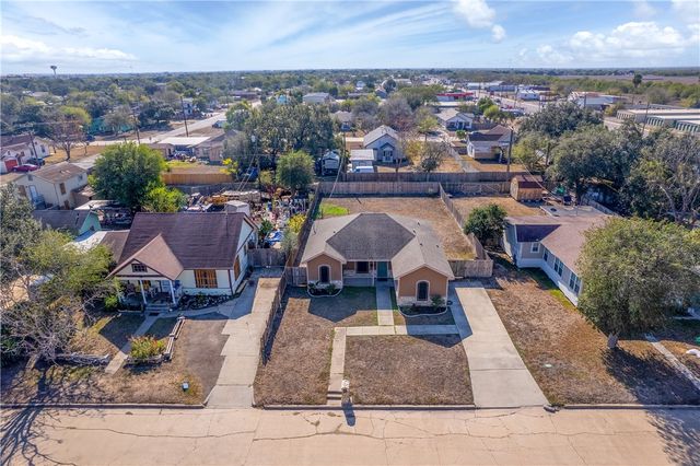 219 E Warren Ave, Kingsville, TX 78363