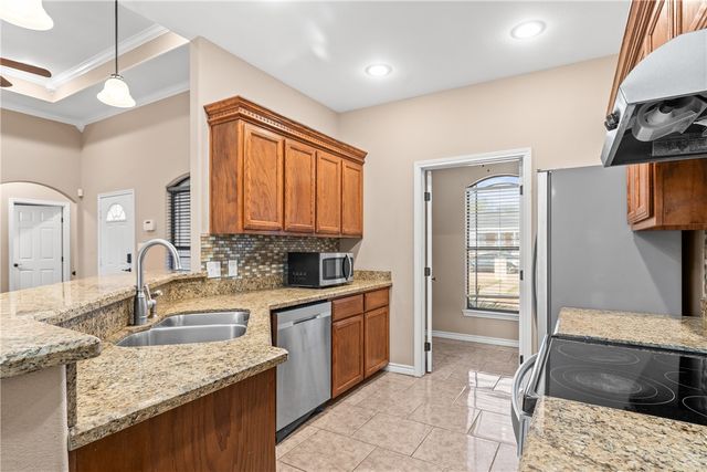 219 E Warren Ave, Kingsville, TX 78363