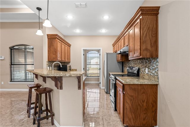 219 E Warren Ave, Kingsville, TX 78363