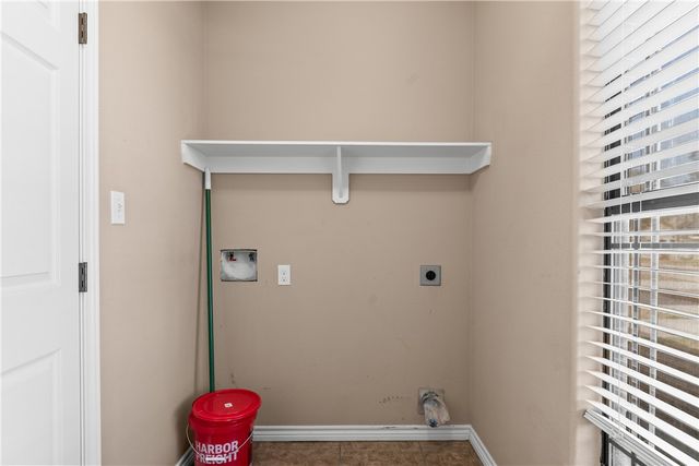 219 E Warren Ave, Kingsville, TX 78363