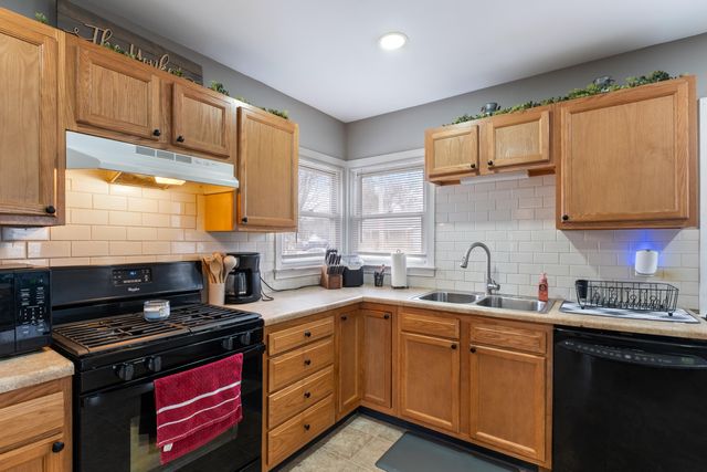 16 W Pine Street, Fremont, MI 49412