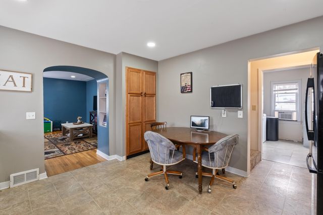 16 W Pine Street, Fremont, MI 49412