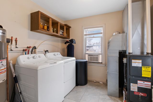 16 W Pine Street, Fremont, MI 49412