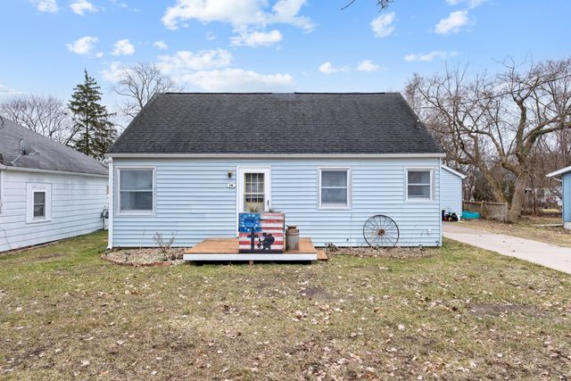 16 W Pine Street, Fremont, MI 49412