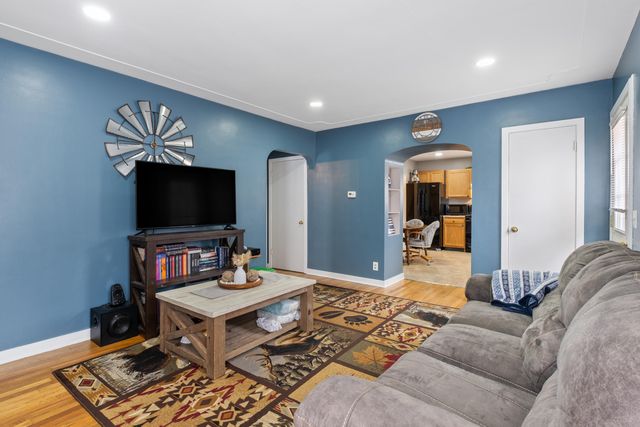 16 W Pine Street, Fremont, MI 49412