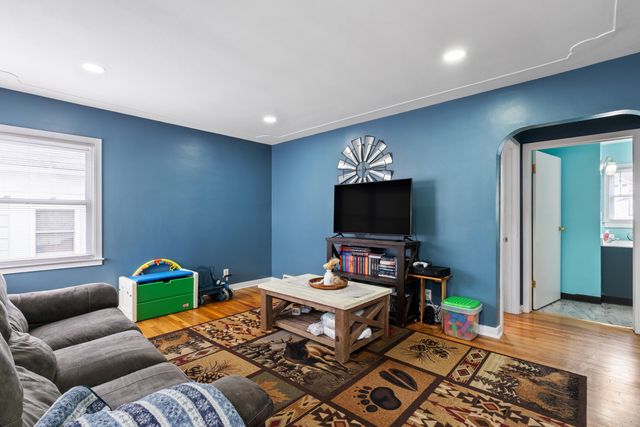 16 W Pine Street, Fremont, MI 49412