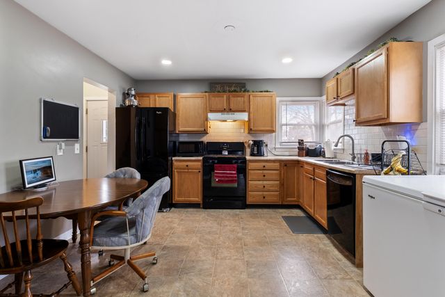 16 W Pine Street, Fremont, MI 49412