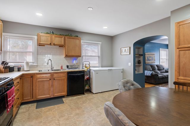 16 W Pine Street, Fremont, MI 49412