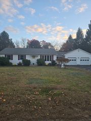 79 Griffin St, Palmer, MA 01009