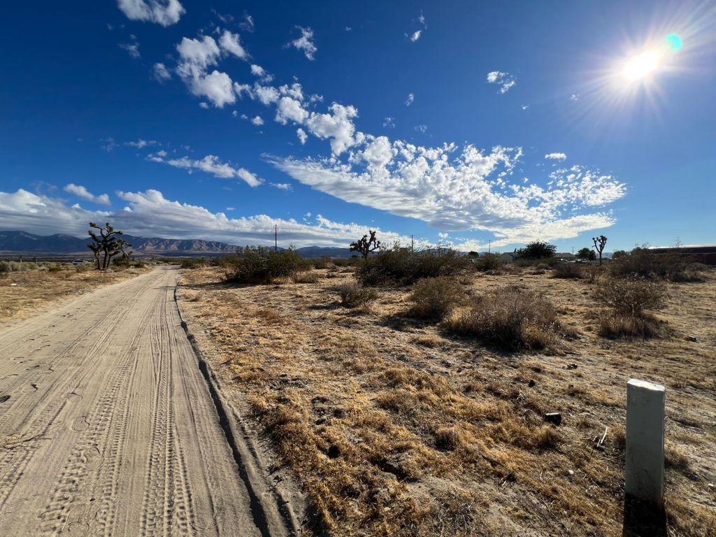 Image 12 of property listing at 0 S Ave 115 Ste, Palmdale, CA 93543