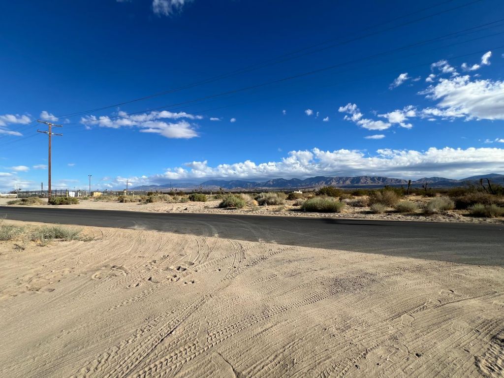 Image 25 of property listing at 0 S Ave 115 Ste, Palmdale, CA 93543