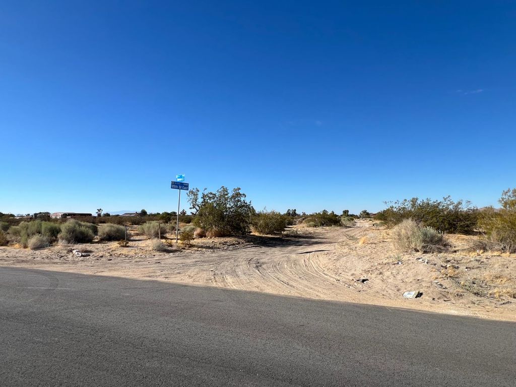 Image 3 of property listing at 0 S Ave 115 Ste, Palmdale, CA 93543
