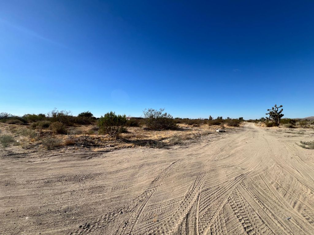 Image 5 of property listing at 0 S Ave 115 Ste, Palmdale, CA 93543