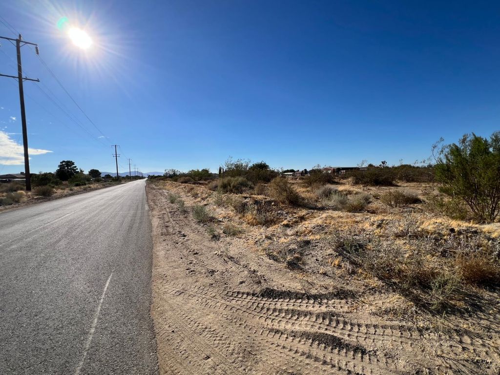 Image 6 of property listing at 0 S Ave 115 Ste, Palmdale, CA 93543