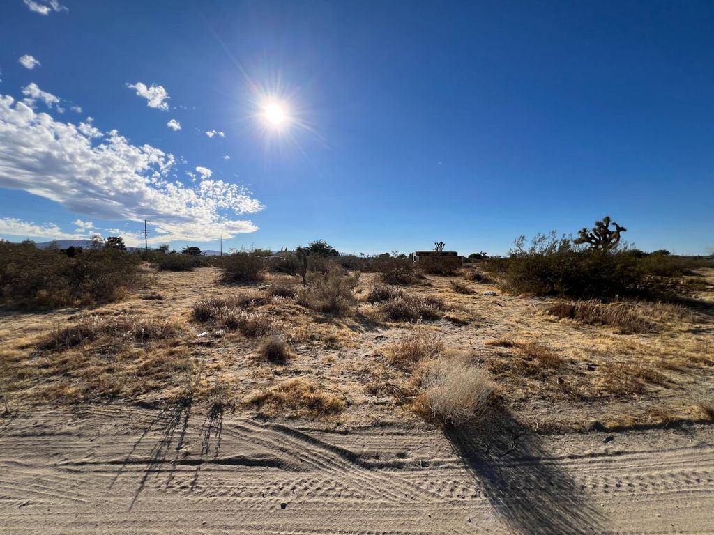 Image 8 of property listing at 0 S Ave 115 Ste, Palmdale, CA 93543