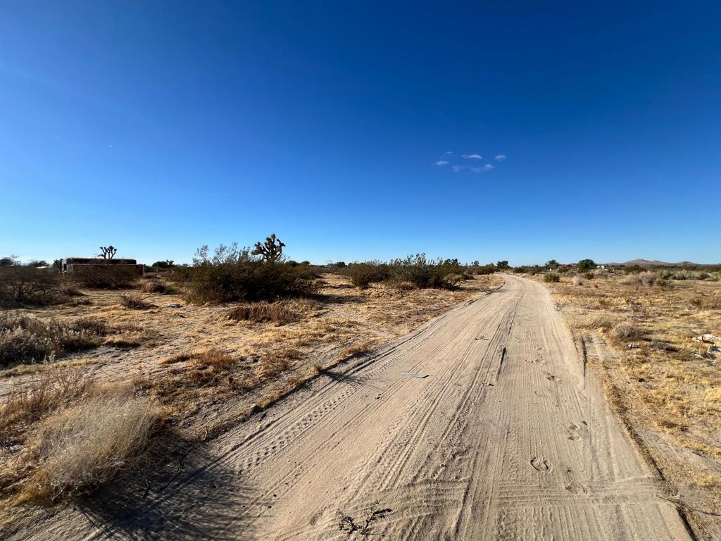 Image 9 of property listing at 0 S Ave 115 Ste, Palmdale, CA 93543