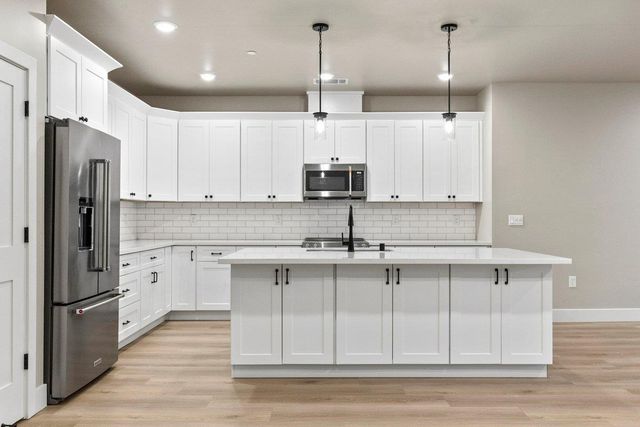 8922 Park trail drive, Elk Grove, CA 95624