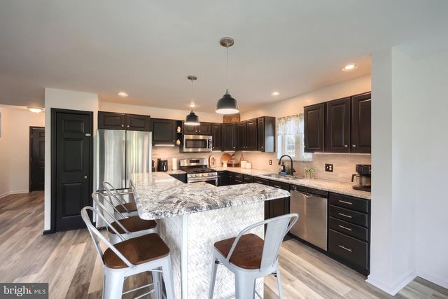 132 WHITE FENCE LN, York, PA 17408