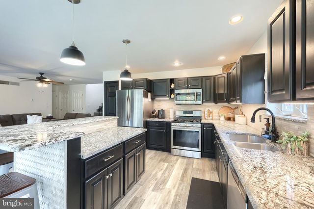 132 WHITE FENCE LN, York, PA 17408