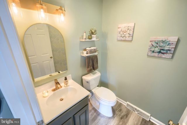132 WHITE FENCE LN, York, PA 17408