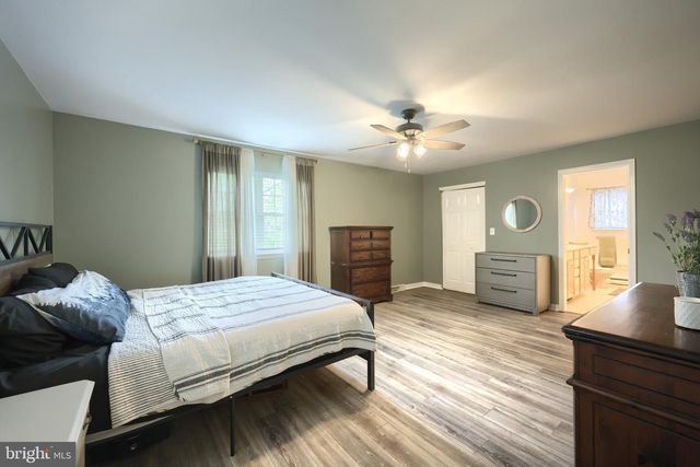 132 WHITE FENCE LN, York, PA 17408